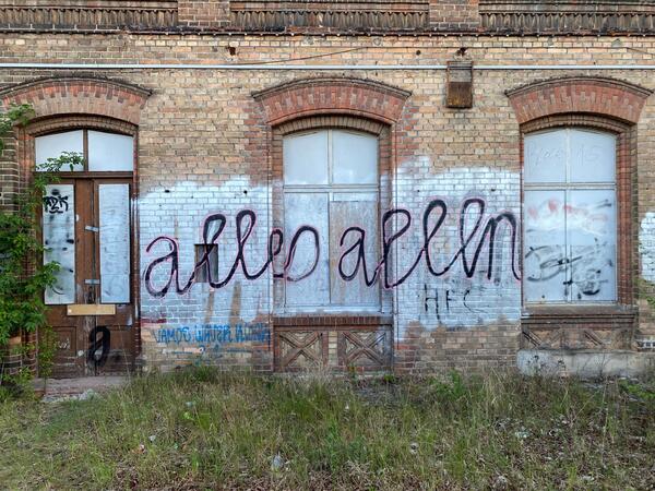 Bild vergr&ouml;&szlig;ern: "Alles Allen", Graffiti
