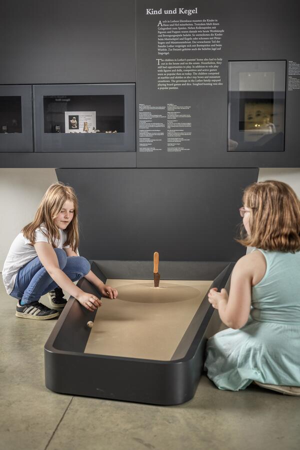 Bild vergrößern: Symbolbild Kinder im Museum