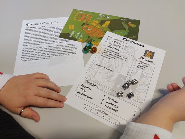 Bild vergrößern: Blick auf das Pen-und-Paper Rollenspiel