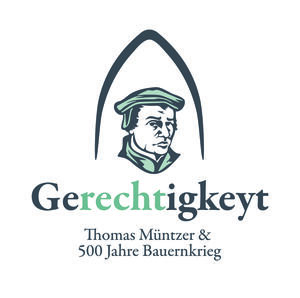 Bild vergr&ouml;&szlig;ern: Die Bildmarke des Bauernkrieggedenkens: Thomas M&uuml;ntzer im Kirchenfenster mit dem Wort "Gerechtigkeyt" darunter.